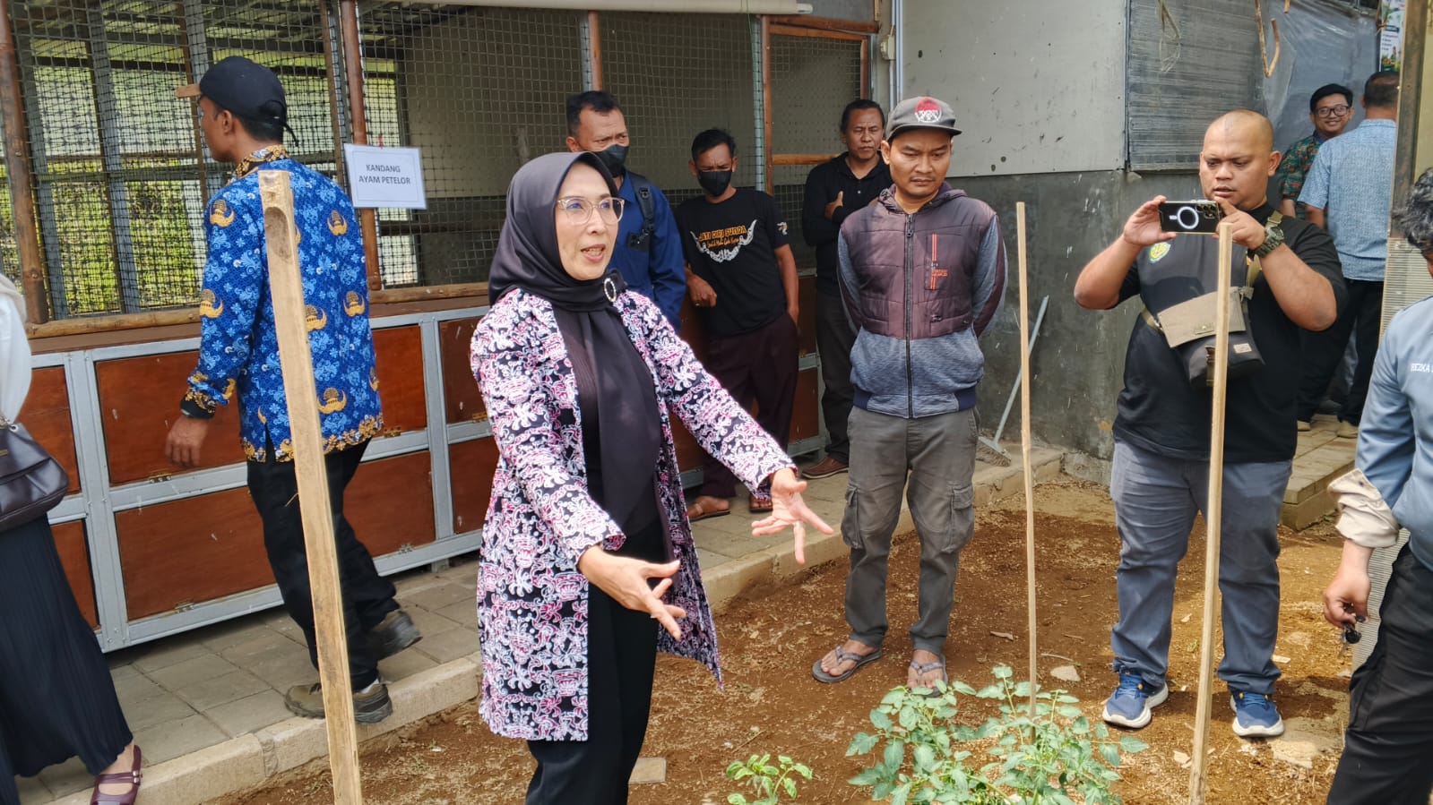 Arunika Kuningan Olah Sampah Jadi Maggot, Dorong Pertanian Terintegras