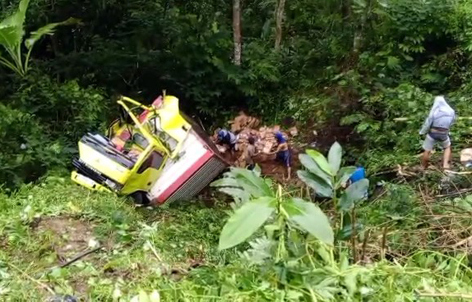 Truk Muatan Susu MBG Terperosok ke Jurang 10 meter, Lokasi Kejadian di Kecamatan Darma