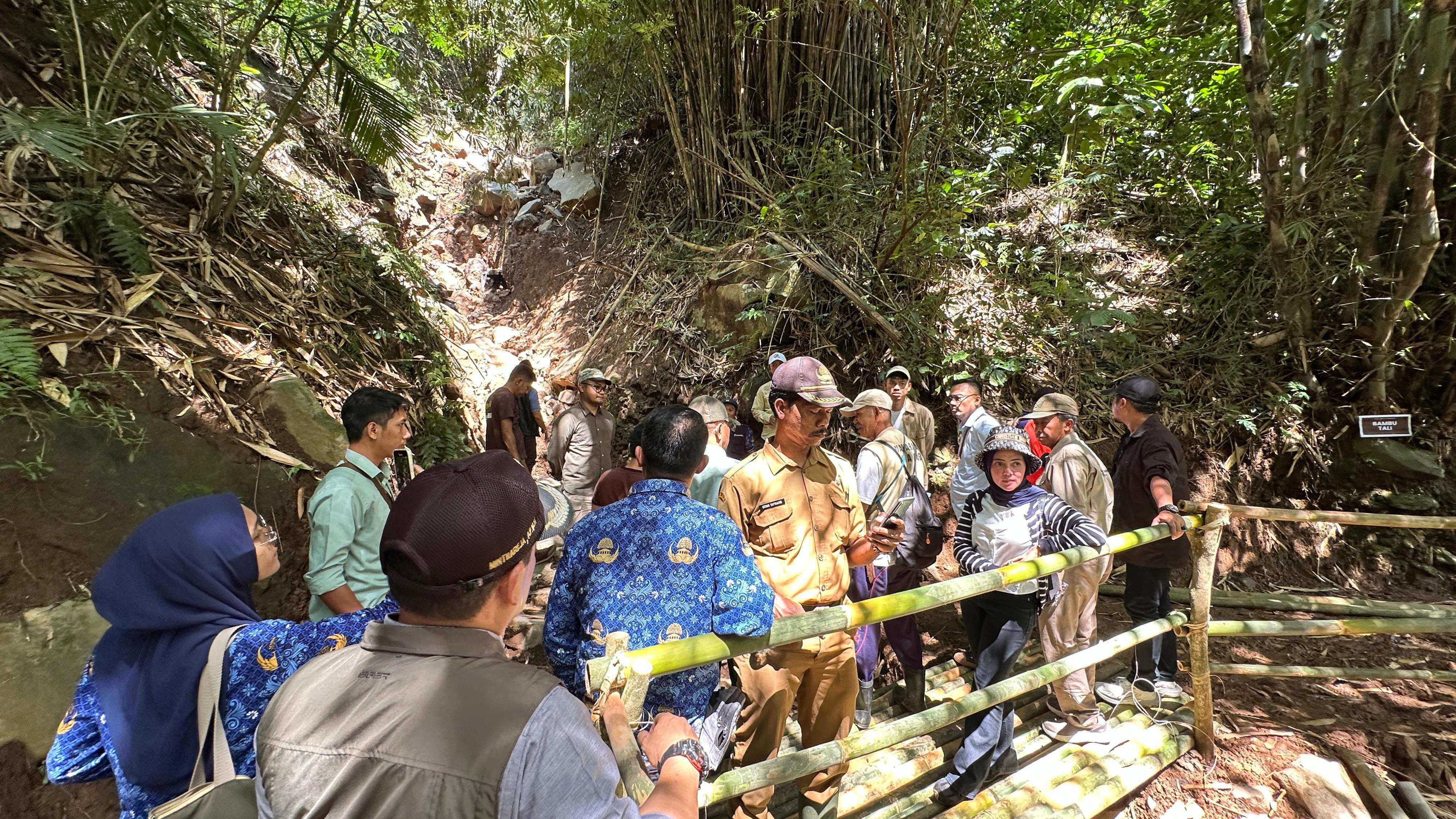 DPRD Kuningan Tinjau Longsor di Kaki Gunung Ciremai, Soroti Pembangunan Wisata