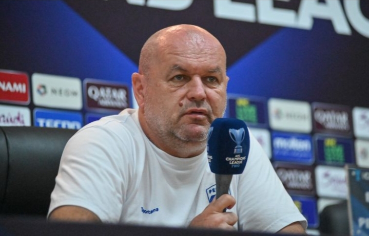 Punya Skuad Bertabur Bintang, Bojan Hodak Beberkan Tantangan Persib Musim Ini & Minta Dukungan Bobotoh