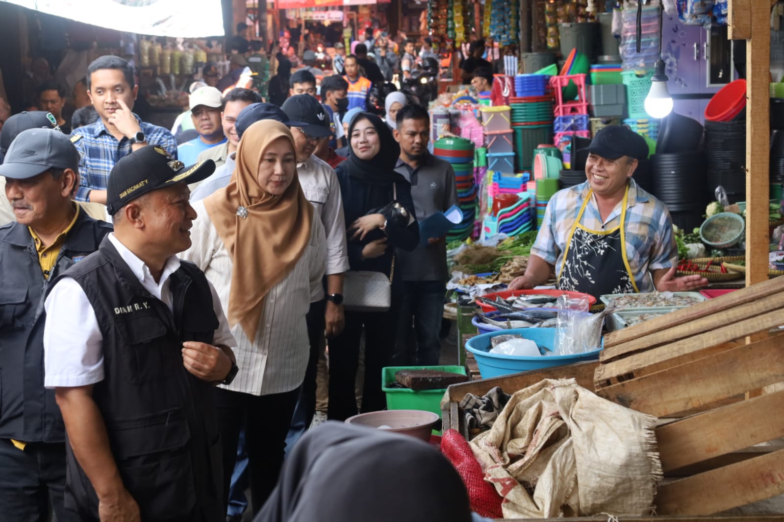 Ini Baru Pemimpin, Turun ke Pasar, Bupati Dian Jamin Harga Kebutuhan Pokok Stabil