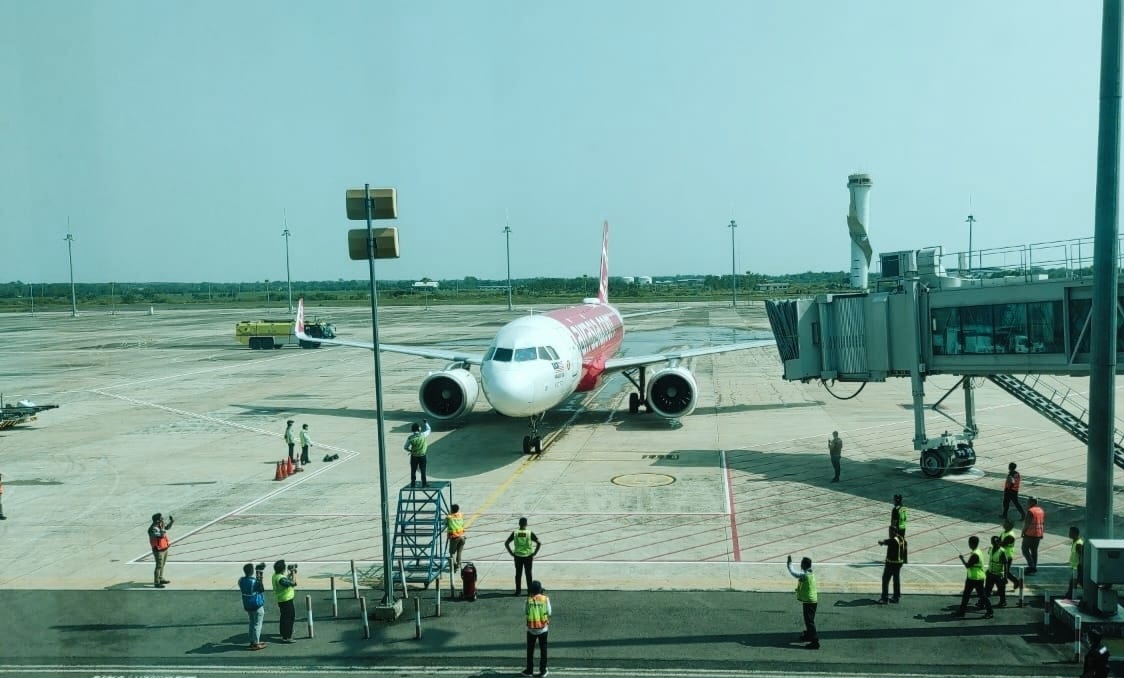 Bandara Kertajati Rasa Husein Sastranegara Bandung, Hari Ini 12 Penerbangan, AirAsia Absen