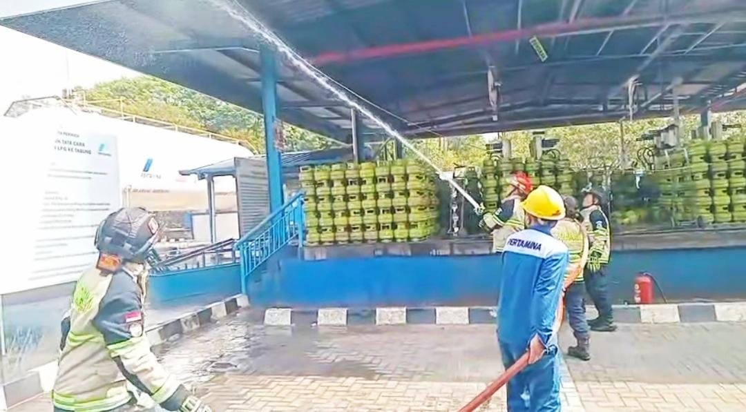 Stasiun Pengisian Bulk Elpiji Cipari Kebakaran, Damkar Temukan Titik Api di Atap