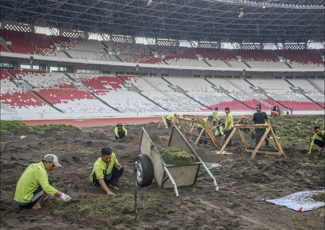 Sedang Dibongkar, Rumput GBK Kembali Tuai Kritikan, Netizen Anggap Renovasi Terlalu Kolot