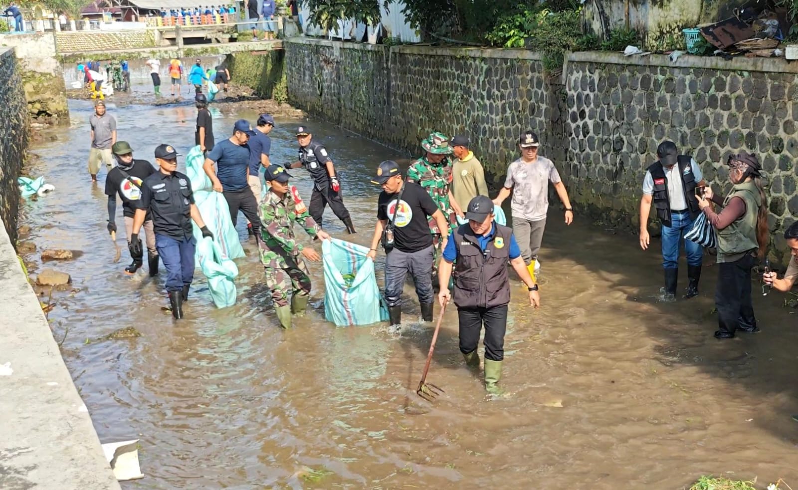Sungai Citamba Makin Bersih: Aksi Nyata Warga Awirarangan Kuningan Jaga Lingkungan