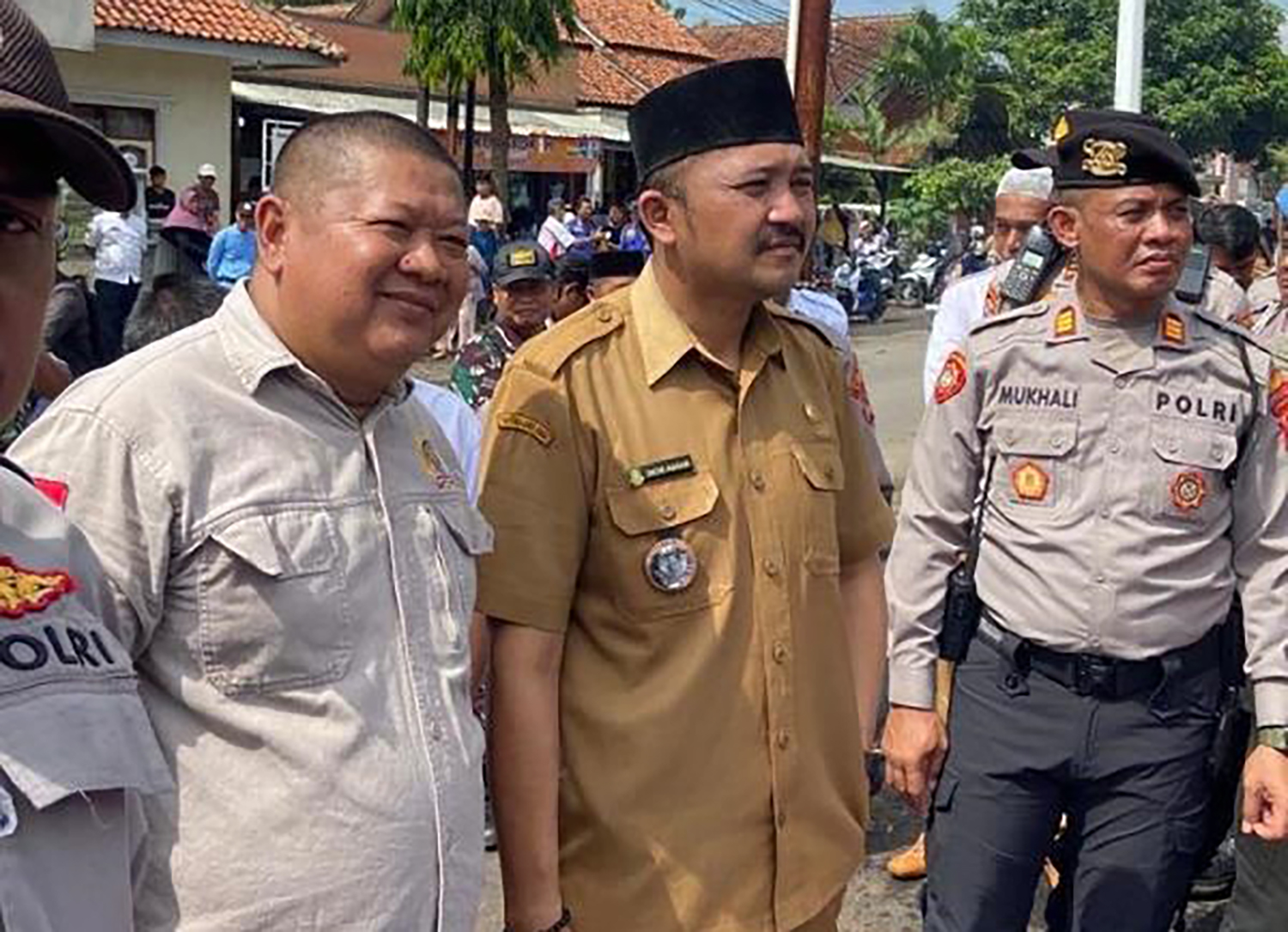 Didemo Warga, Kuwu dan 12 Perangkat Desa Cihideung Hilir Kompak Mundur