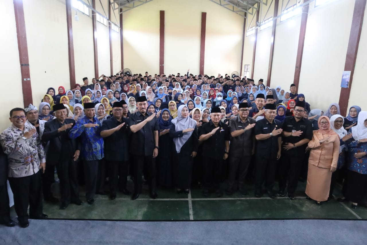 218 Kepala Sekolah Dikukuhkan, Bupati Kuningan: Mutasi Jabatan Tak Perlu Disakralkan