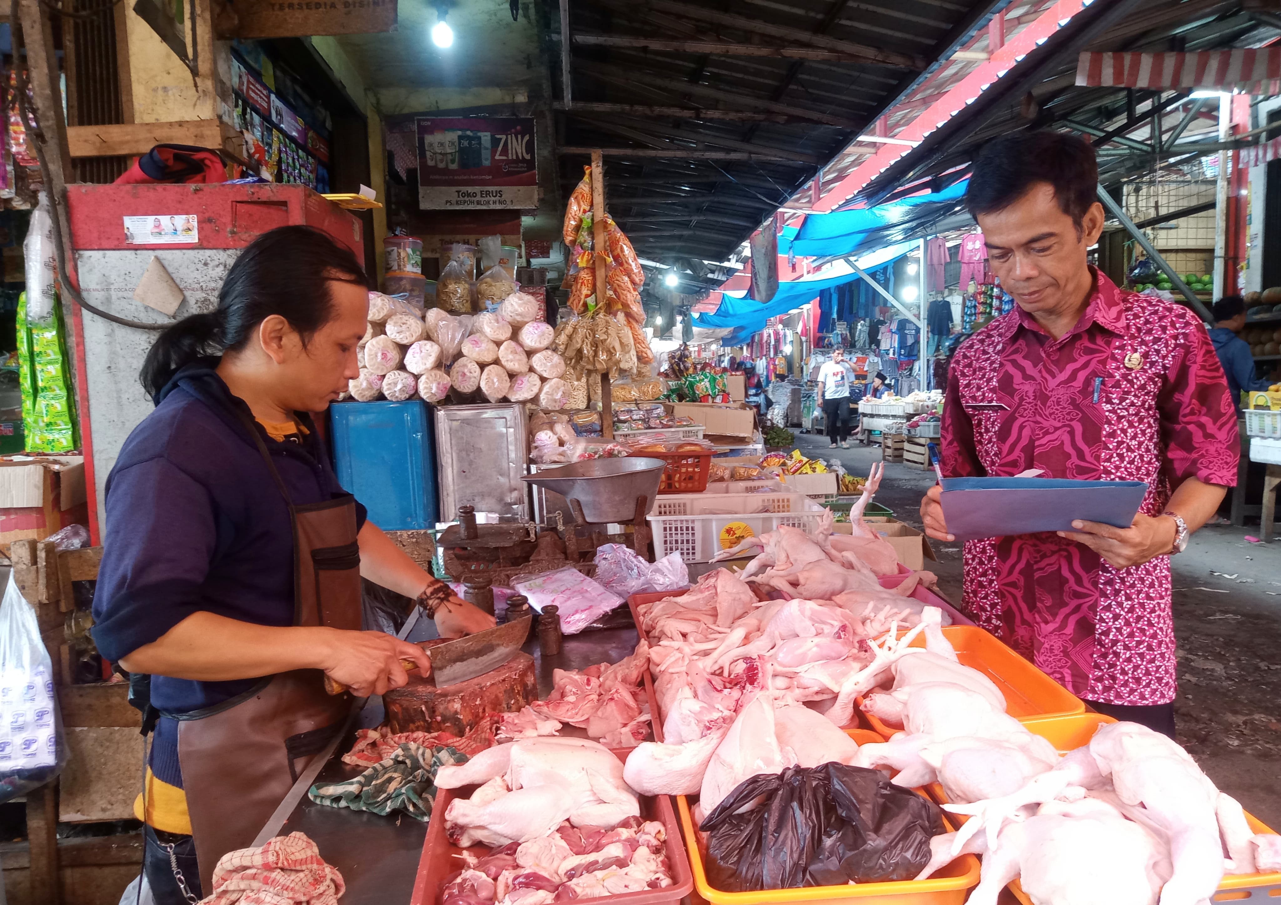 Pasca Mutasi Pejabat Pemkab Kuningan: Harga Daging Ayam dan Cabai Turun Mendadak di Pasar Tradisional