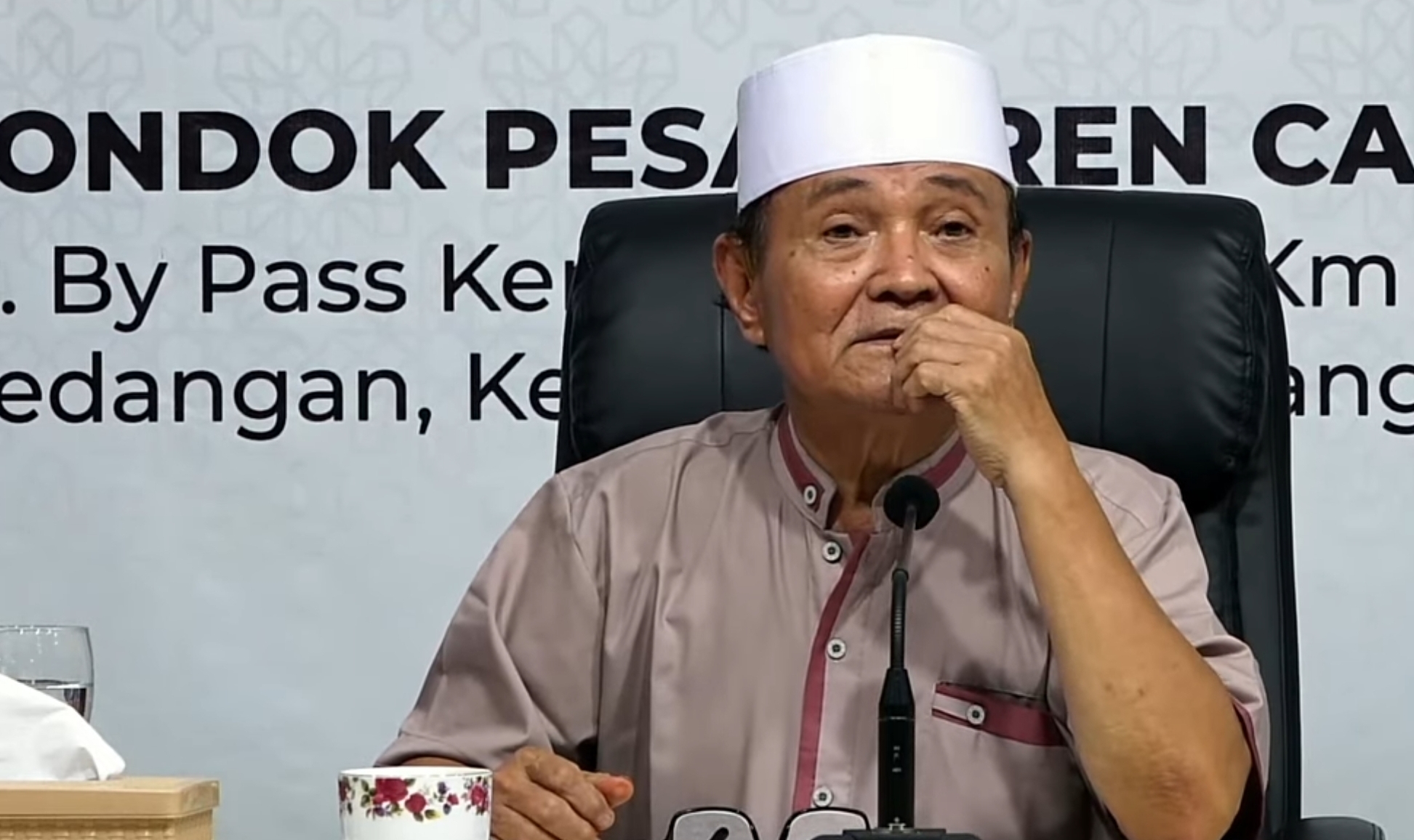 Buya Syakur Yasin, Ulama yang Satrawan, Banyak Karya Sastra Dia Tulis, Terutama Prosa dan Puisi