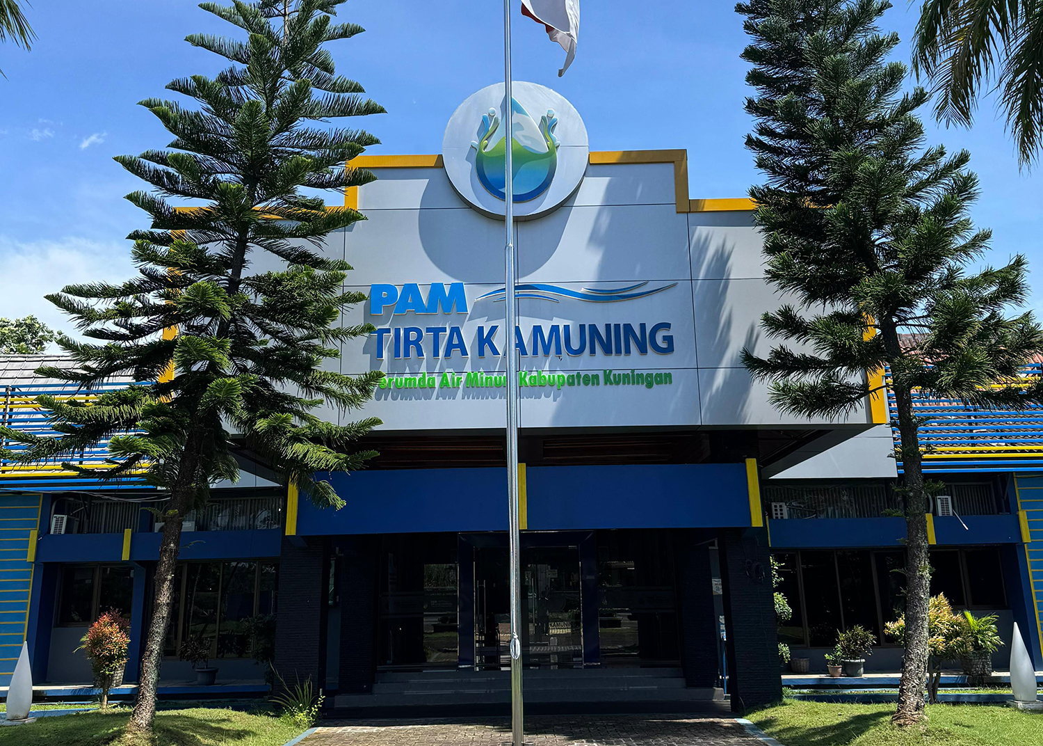 Terjadi Selisih Debit Air Cukup Besar ke Indramayu, Warga Cikalahang Curiga Ada Permainan