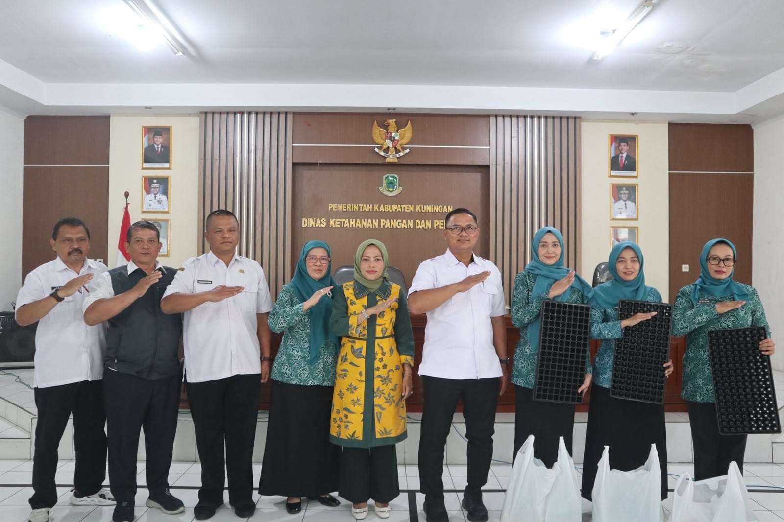 Jadikan Halaman Rumah Sebagai Penopang Ekonomi Keluarga