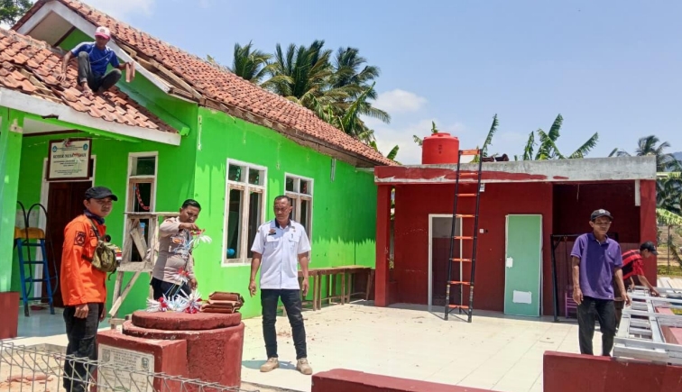 Kuningan Dilanda Angin Kencang, Atap Bangunan Kelompok Belajar Desa Tundagan Rusak