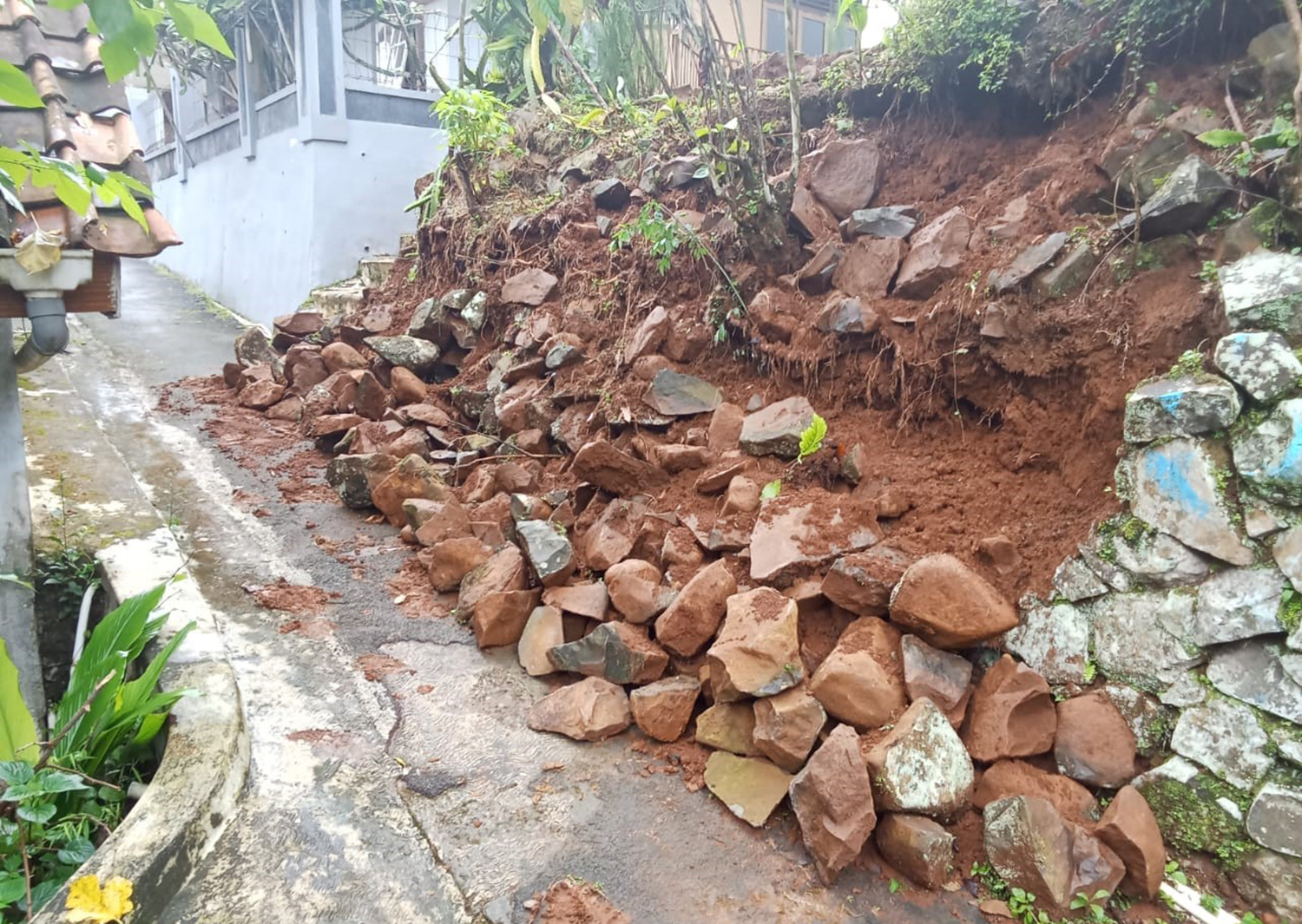 Kuningan Diguyur Hujan Deras, Picu Longsor di Sejumlah Tempat 