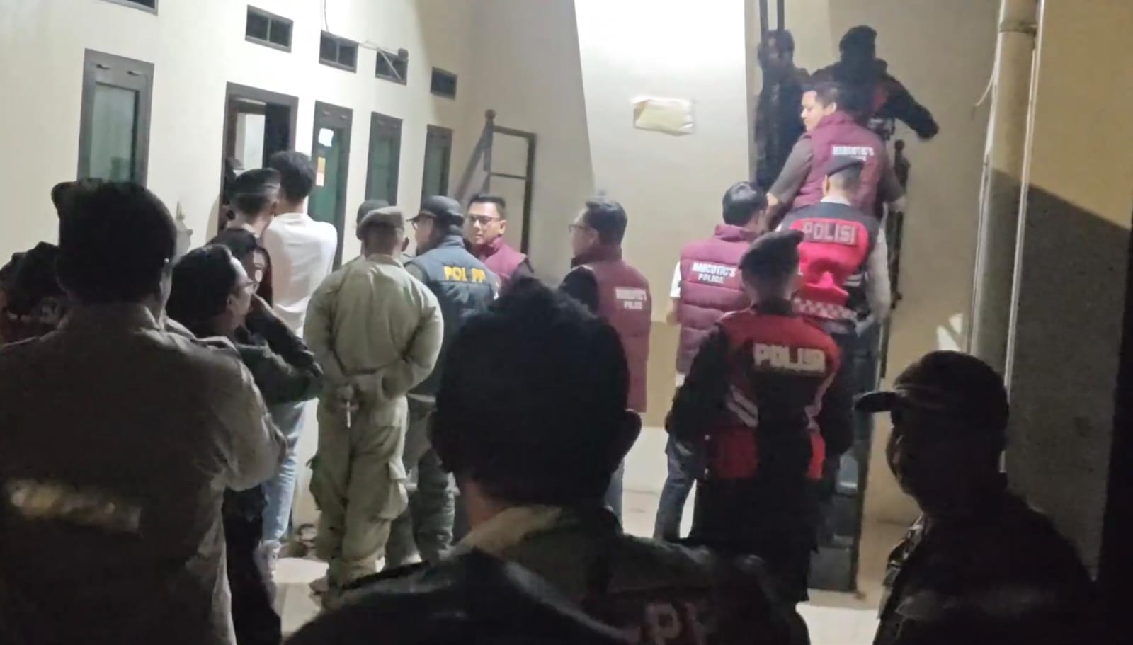 Operasi Kos di Kuningan, Temukan Pasangan Sesama Jenis dan Dugaan Open BO