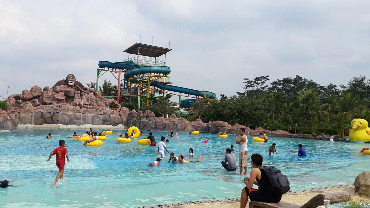 5 Rekomendasi Tempat Wisata Kolam Renang di Kuningan, Ada Kolam Ombaknya!