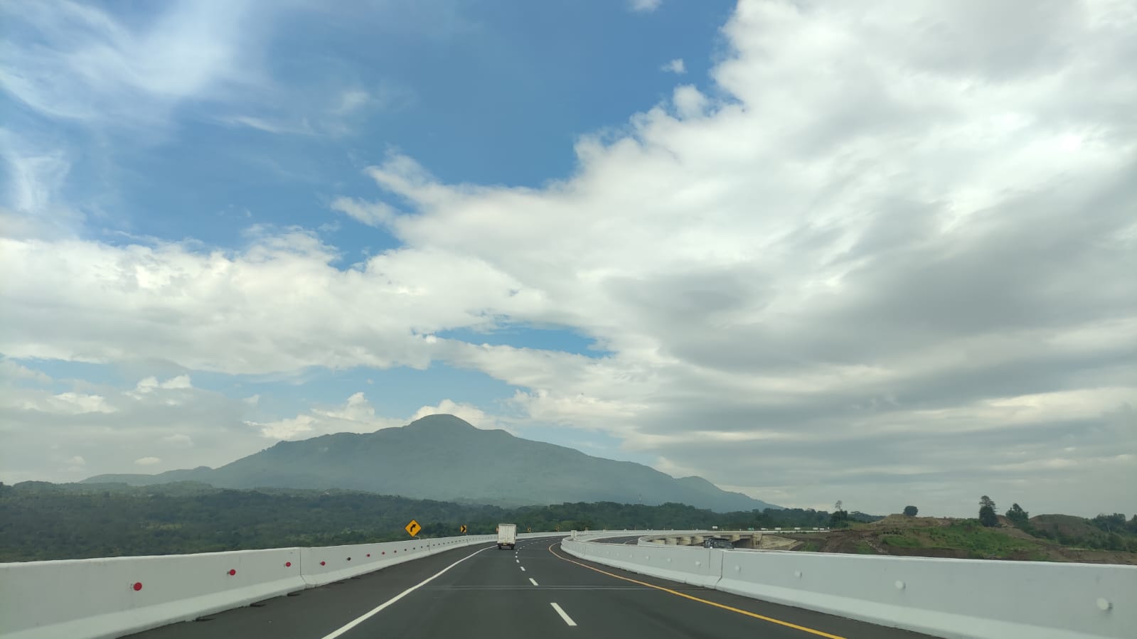 Kabar Terbaru Pembangunan Jalan Tol Cirebon - Kuningan, Bakal Lewat Kaki Gunung Ciremai