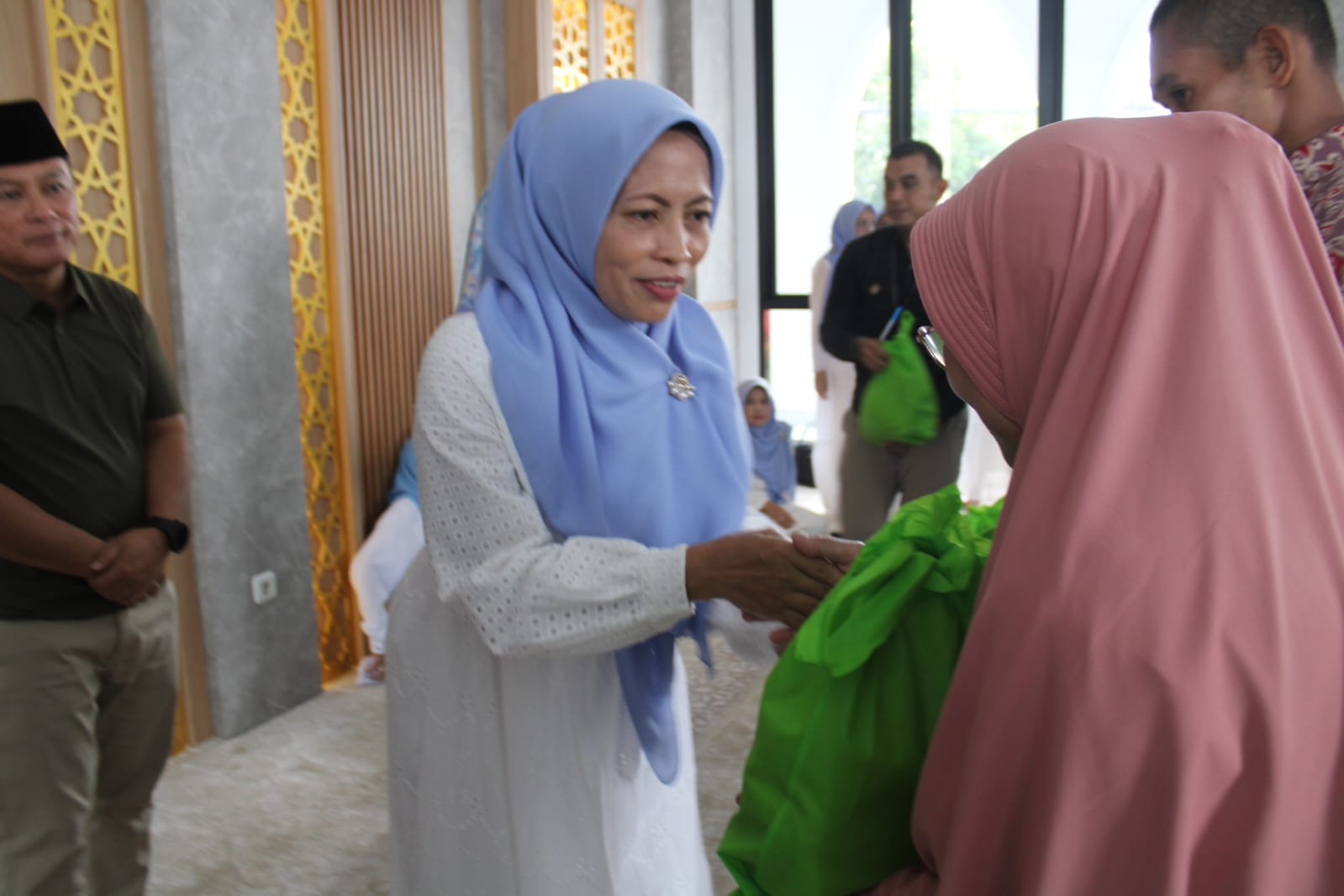 Safari Ramadhan LKKS Kuningan, Bantuan Sosial dan Modal Usaha Disalurkan