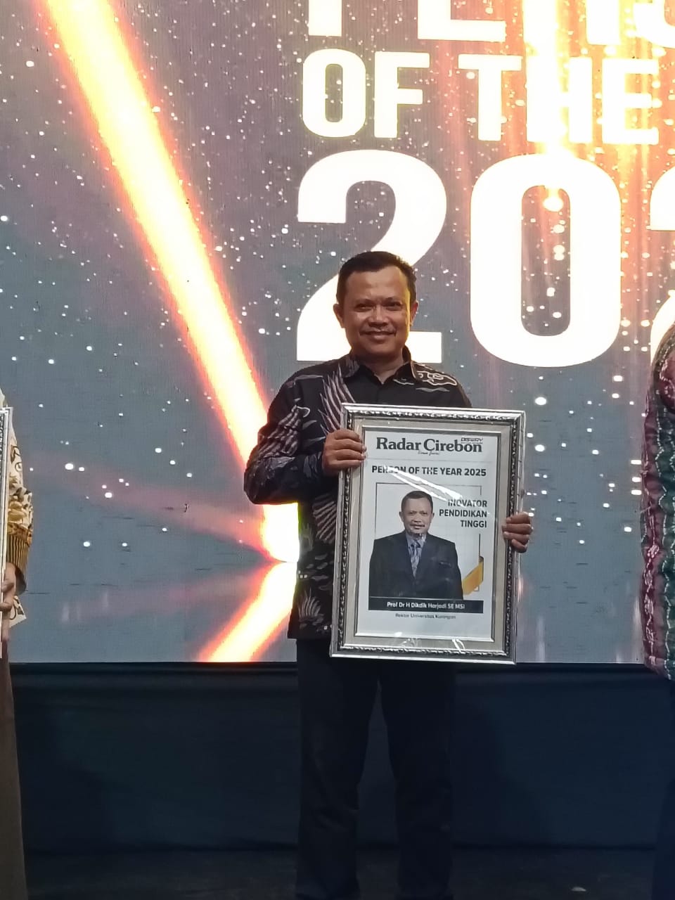 Rektor Uniku Terima Person Of The Year 2025 Radar Cirebon, Kategori Inovasi Pendidikan Tinggi