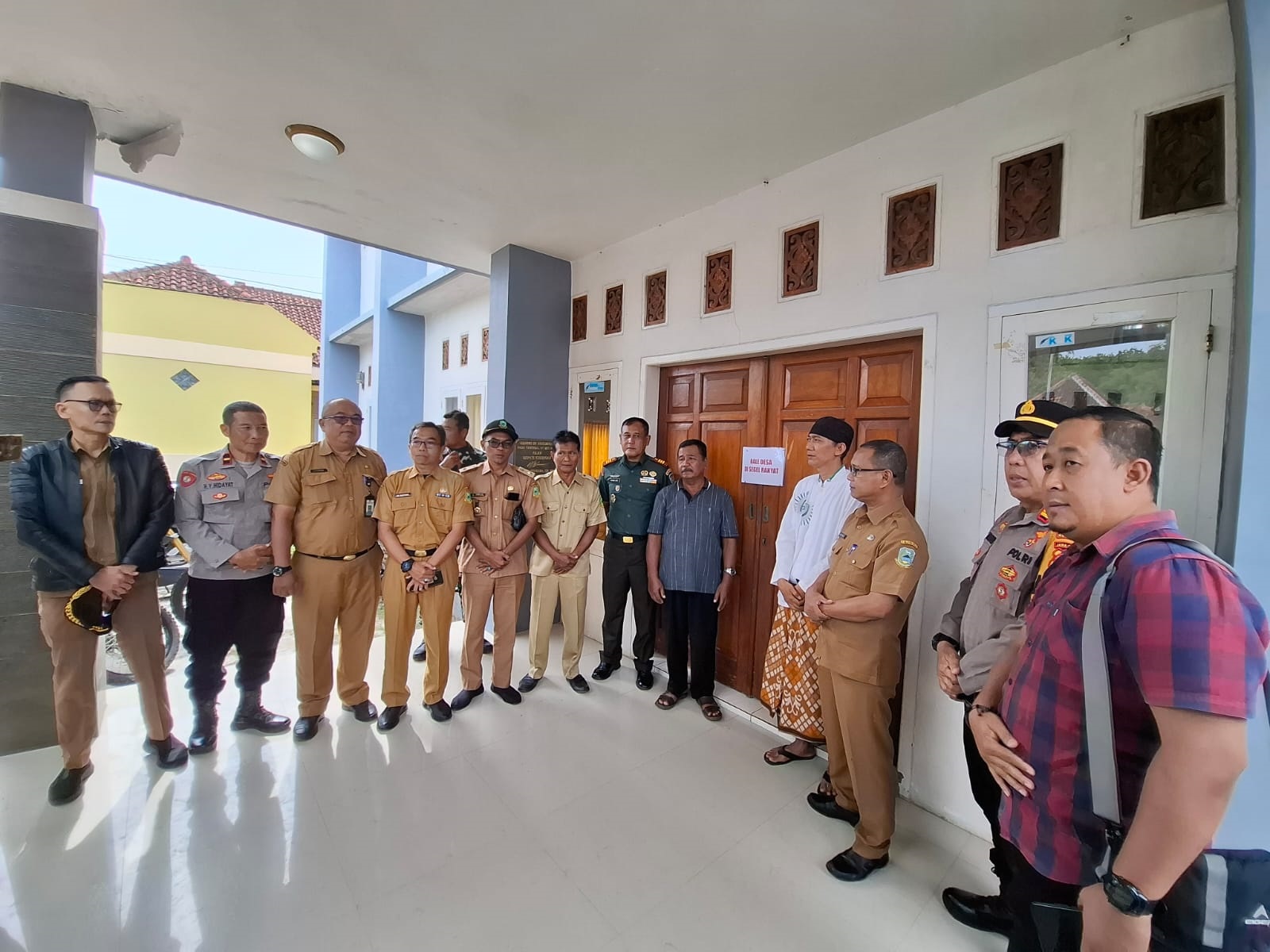 Kantor Desa Benda Disegel Warga, Dilakukan Minggu Dini Hari