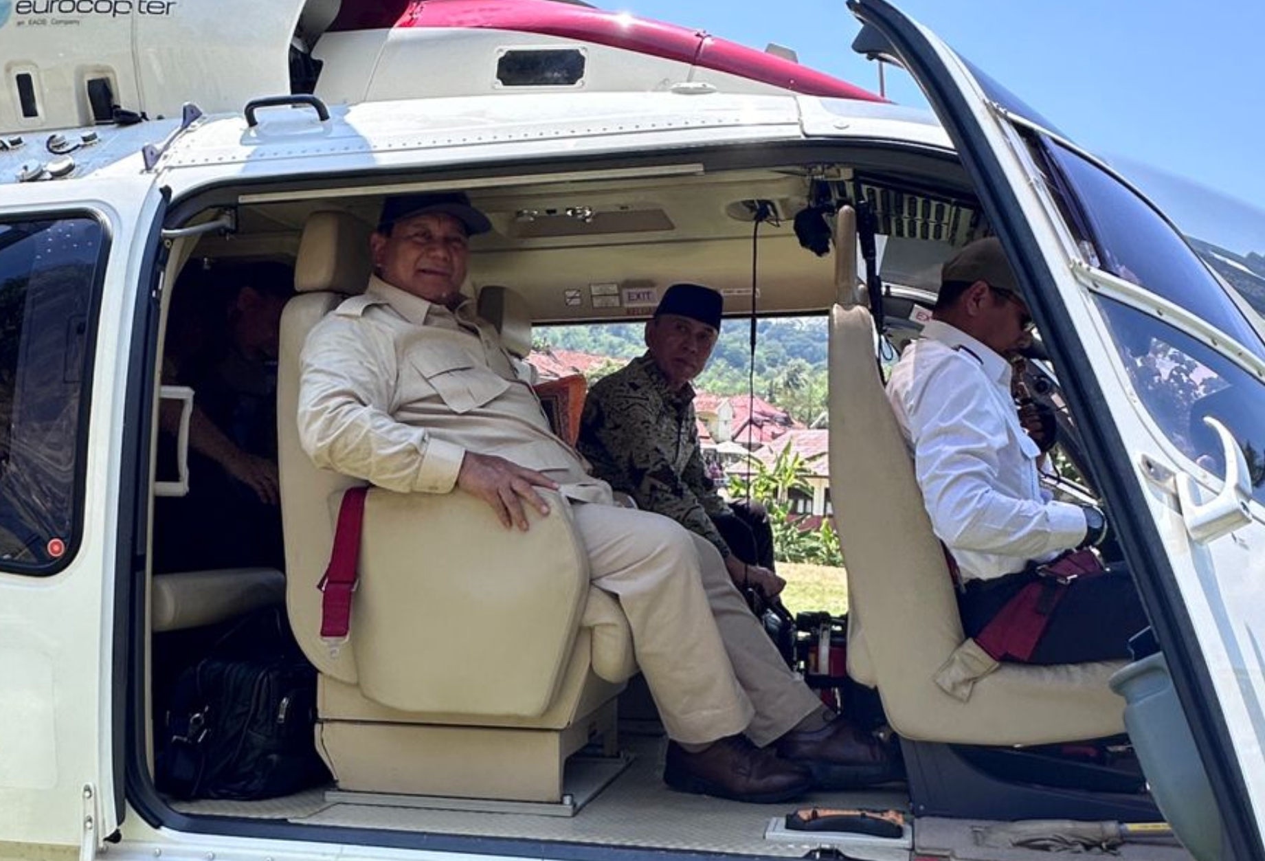 Sebelum Debat Cawapres, Prabowo Subianto Naik Helikopter ke Kuningan, Desa di Atas Bukit Ini Dikunjungi