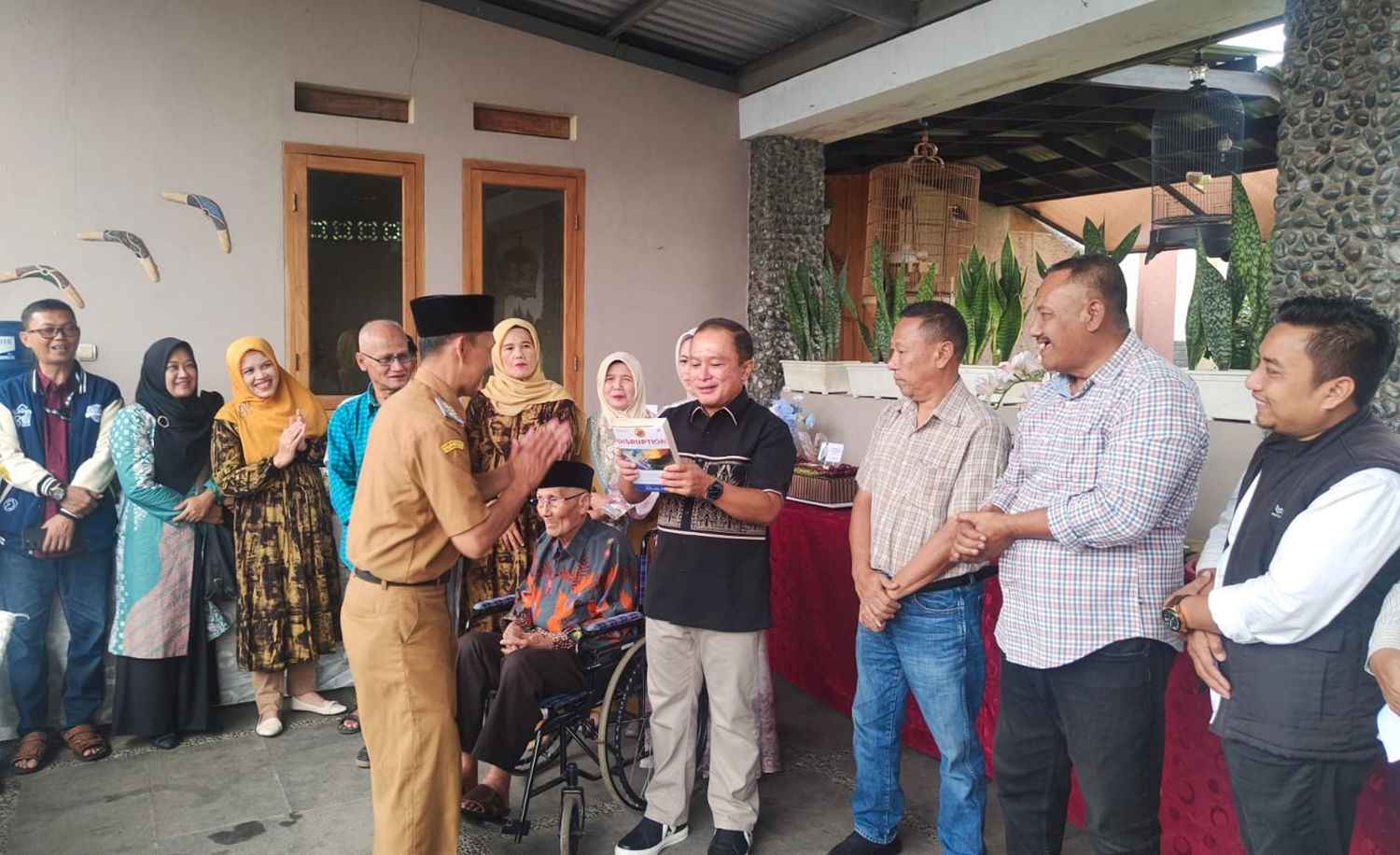 Bupati Kuningan Terpilih Ulang Tahun, Perayaan Berlangsung Sederhana tapi Istimewa