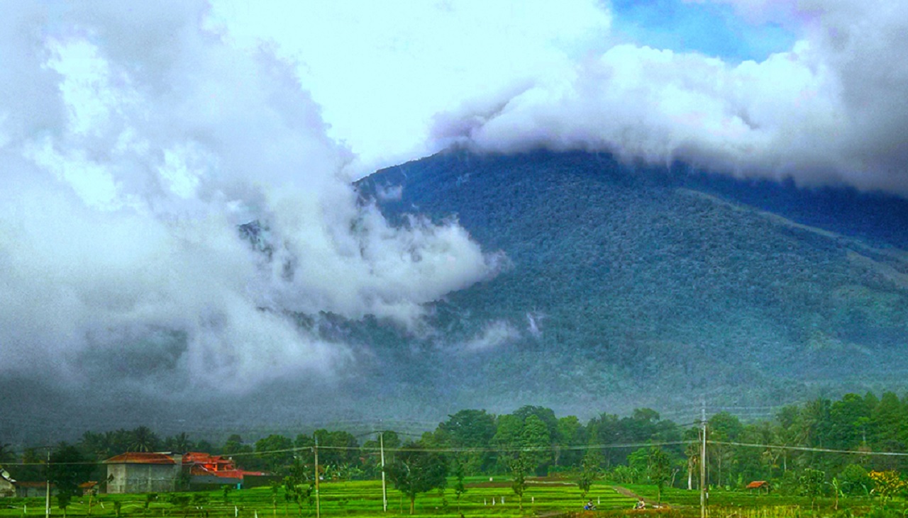 Uniknya Punjung Buncak, Tempat Pemujaan di Desa Tertinggi di Lereng Gunung Ciremai 