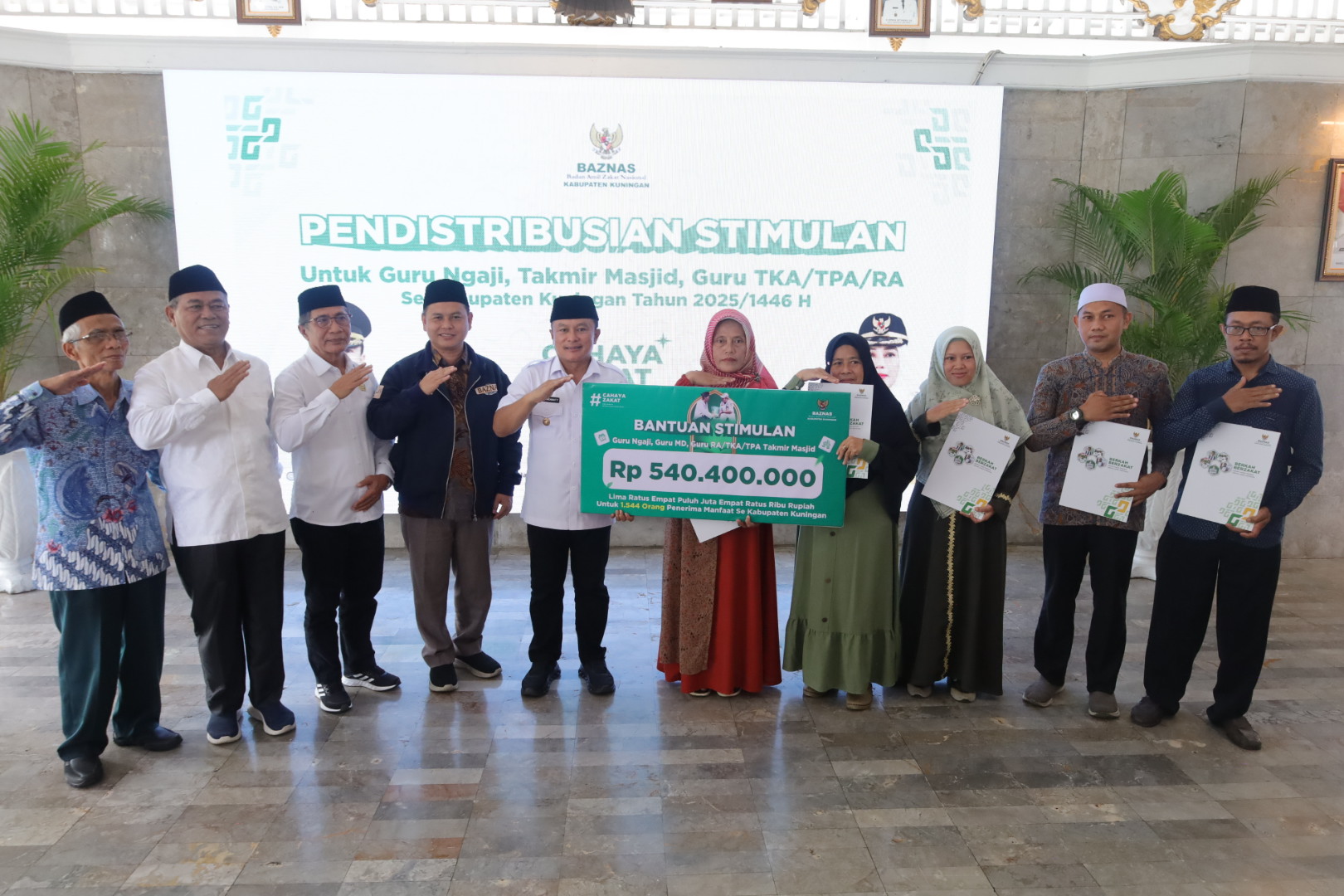 Alhamdulillah, Guru Ngaji dan Takmir Masjid Terima Bantuan dari Baznas Kuningan, Nilainya Capai Rp540 Juta