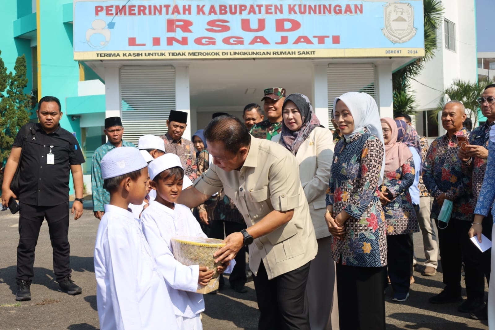 Khitanan Massal 151 Anak Warnai Hari Jadi ke-528 Kuningan