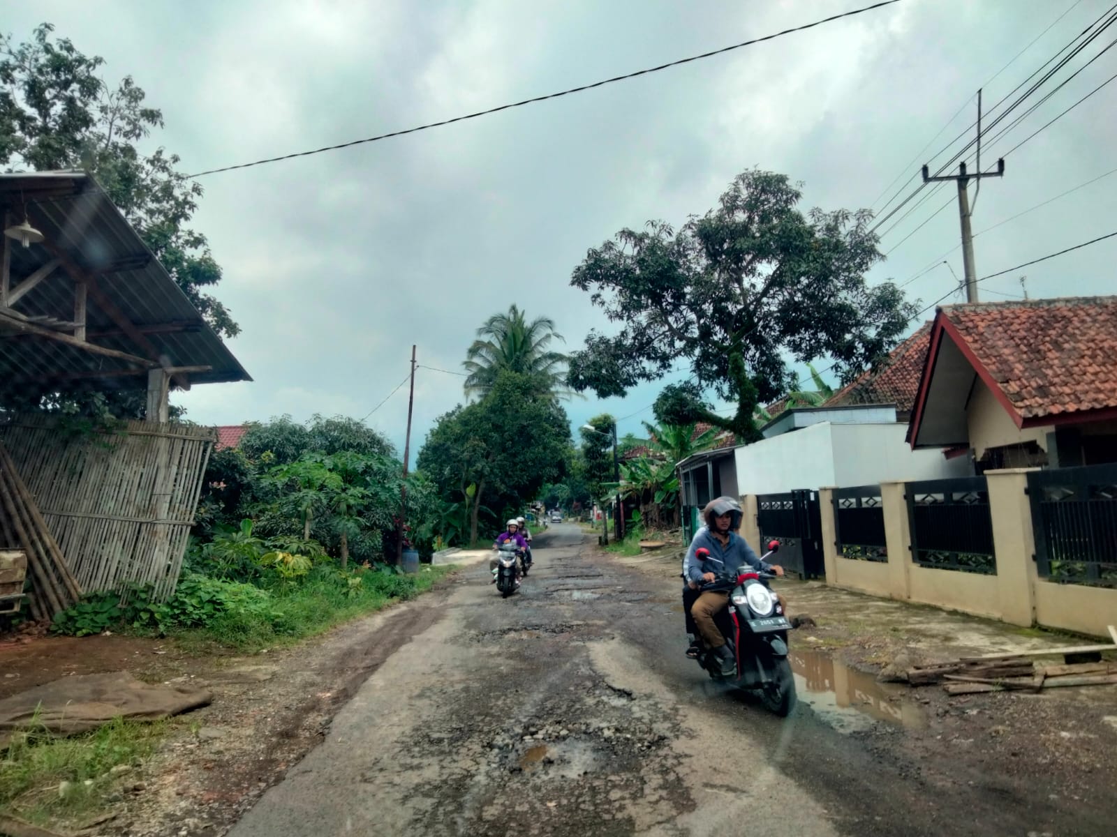 Sebelum Bulan Puasa, DPUTR Kuningan Akan Perbaiki  Jalan Poros Kabupaten yang Rusak