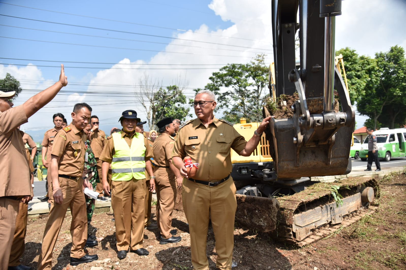 Bupati Pecahkan Kendi, JLTS Mulai Dibangun