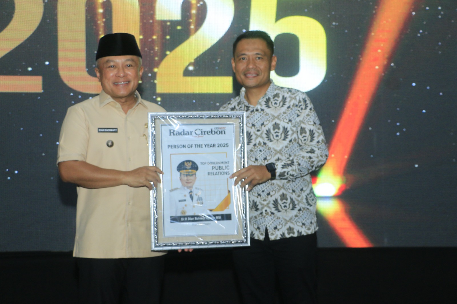 Bupati Dian Terima Person of The Year Kategori Top Government Public Relations