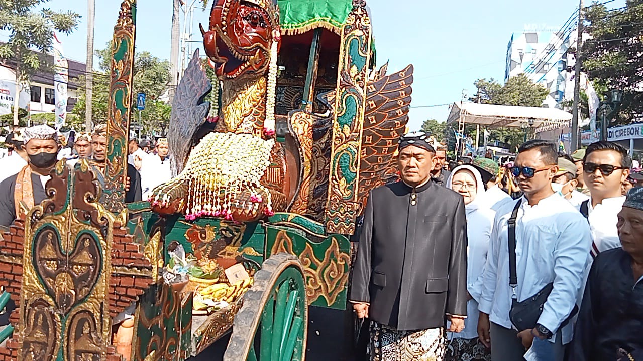 Ada Kirab Agung, Jalanan Kota Cirebon Macet di Beberapa Titik