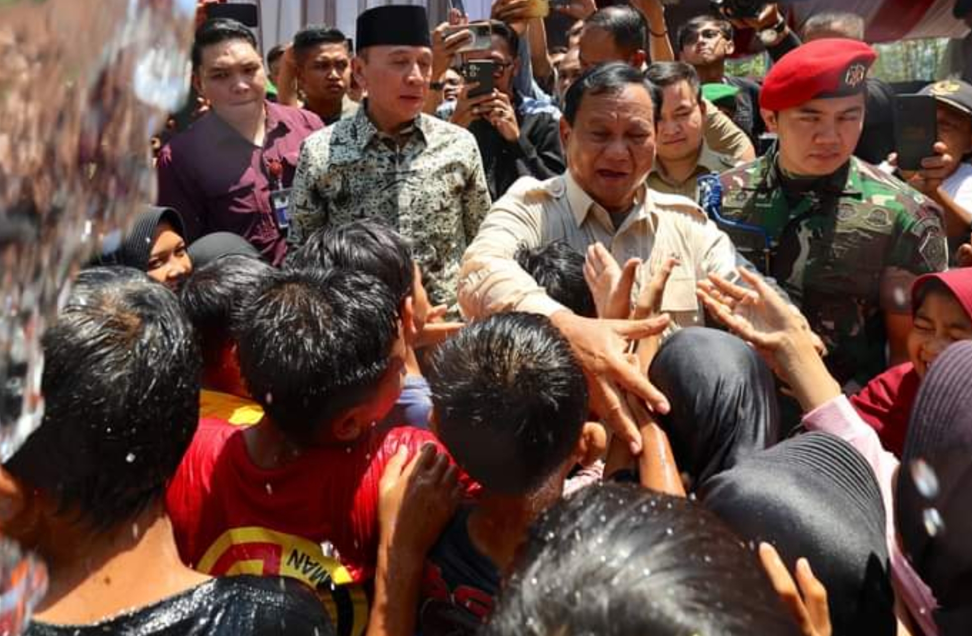 Sehari Sebelum Debat Cawapres, Prabowo Subianto ke Kuningan, Tiba-tiba ke Desa Terpencil Ini