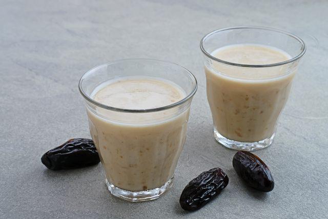 Rasanya Lebih Creamy, 5 Tips Sederhana Membuat Susu Kurma Tanpa Blender