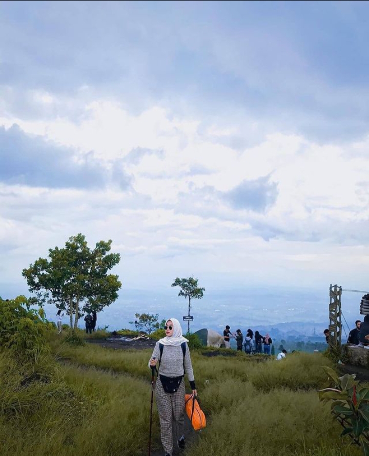 5 Rekomendasi Tempat Healing di Kuningan Jawa Barat, Suasananya Cozy dengan View yang Memanjakan Mata