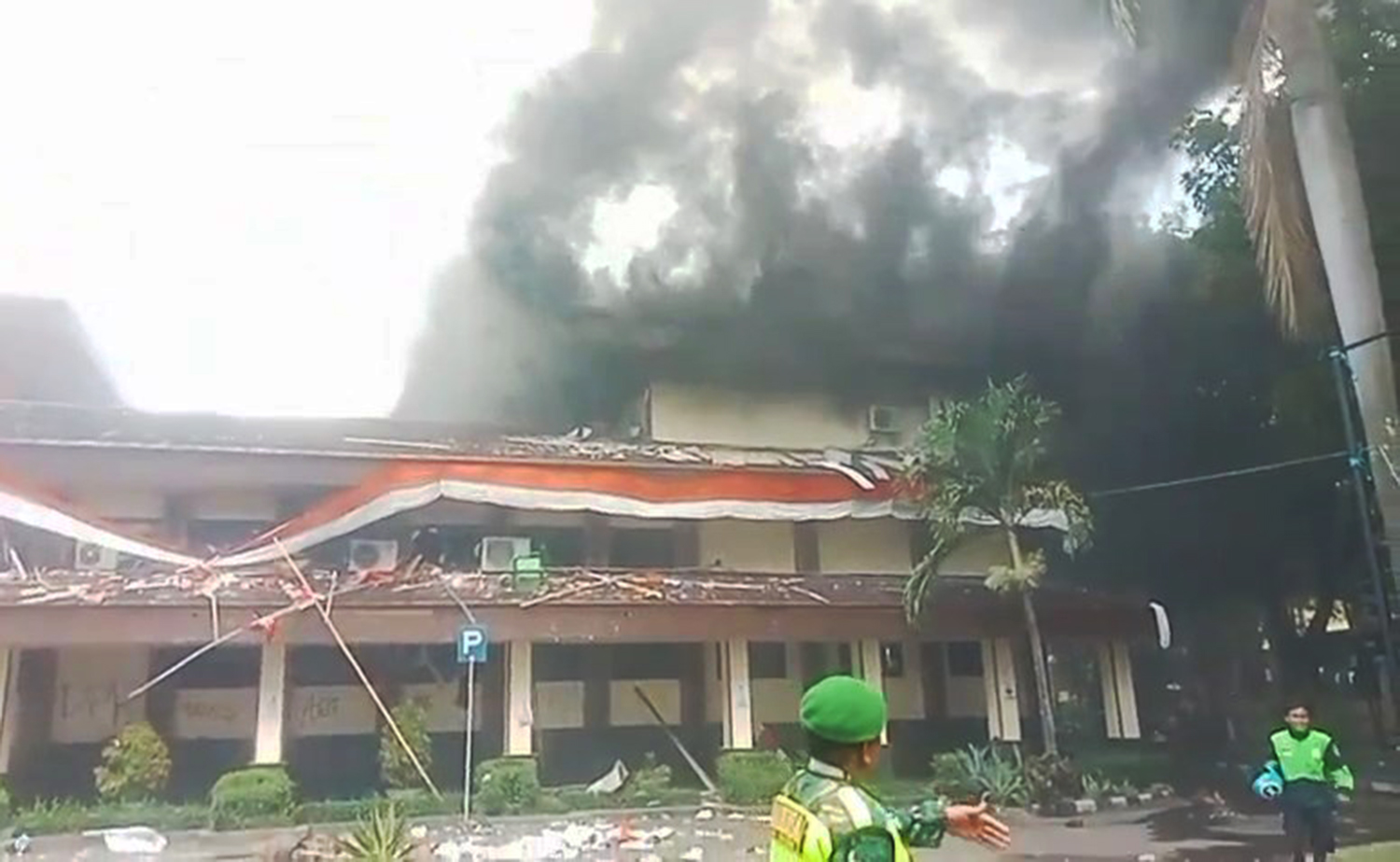 Demo Cirebon Hari Ini, Sejumlah Fasilitas jadi Sasaran Amukan Massa