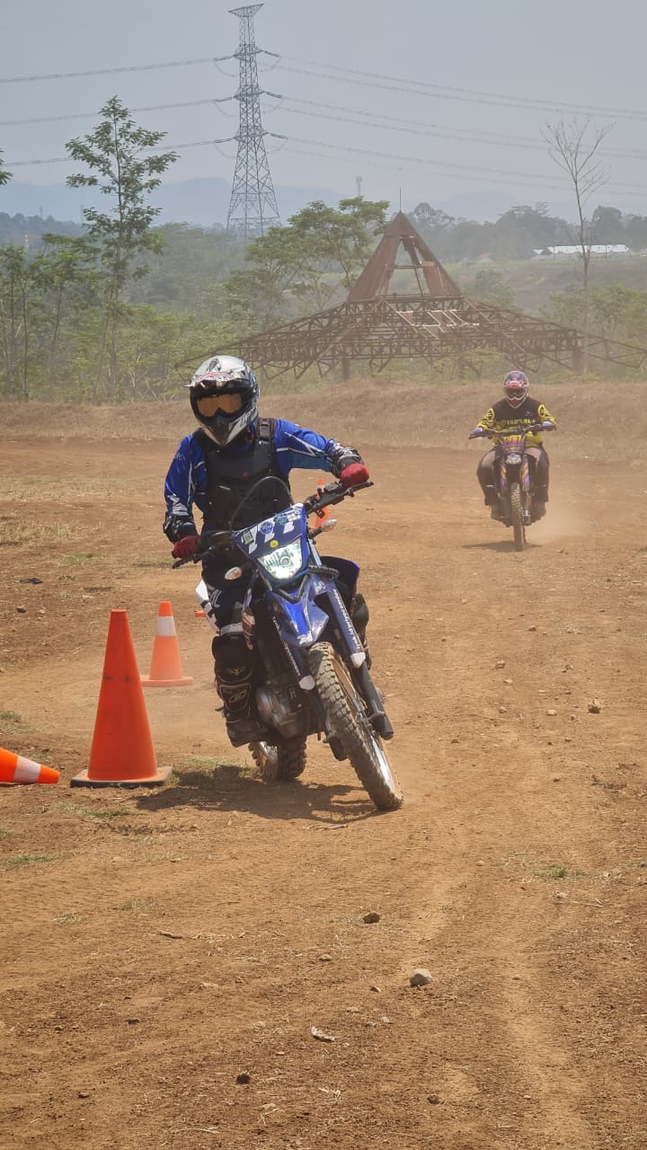 Ambil Bagian di bLU cRU School, Taklukan Trek Menantang Pakai Yamaha WR 155 R