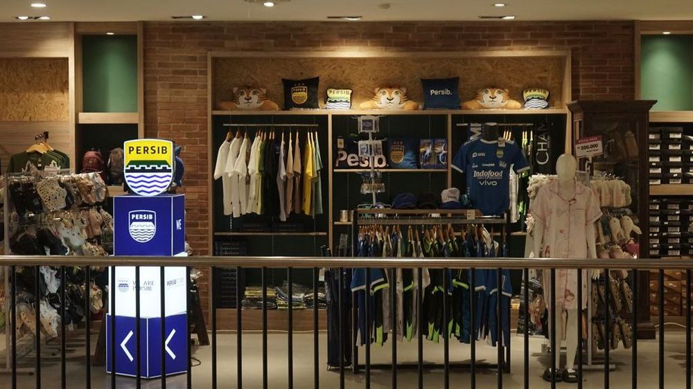 Laris! Hampir 20 Ribu Jersey Persib Bandung Terjual, Antusiasme Bobotoh Meledak di Gerai Resmi 