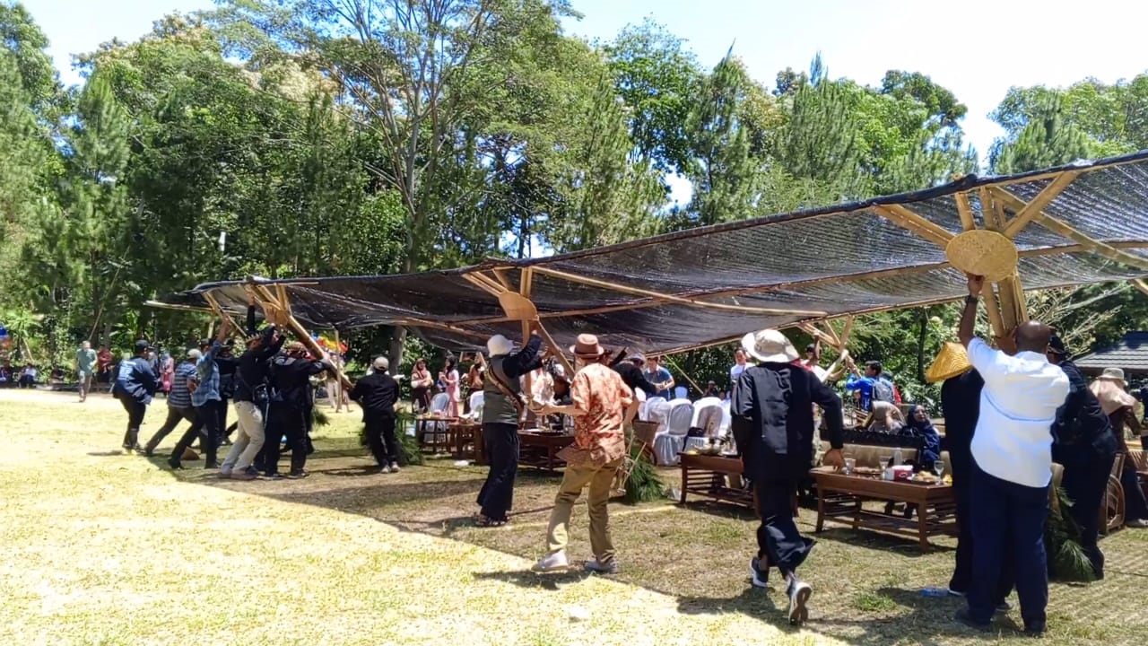 Desa Cibuntu Gelar Kegiatan Budaya, Tenda VIP Roboh Tertiup Angin