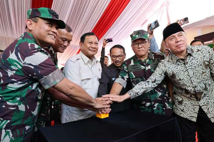 Iwan Bule Dampingi Menhan Prabowo saat ke Desa Pamupukan Kuningan, Begini Tanggapan Pemerhati Politik
