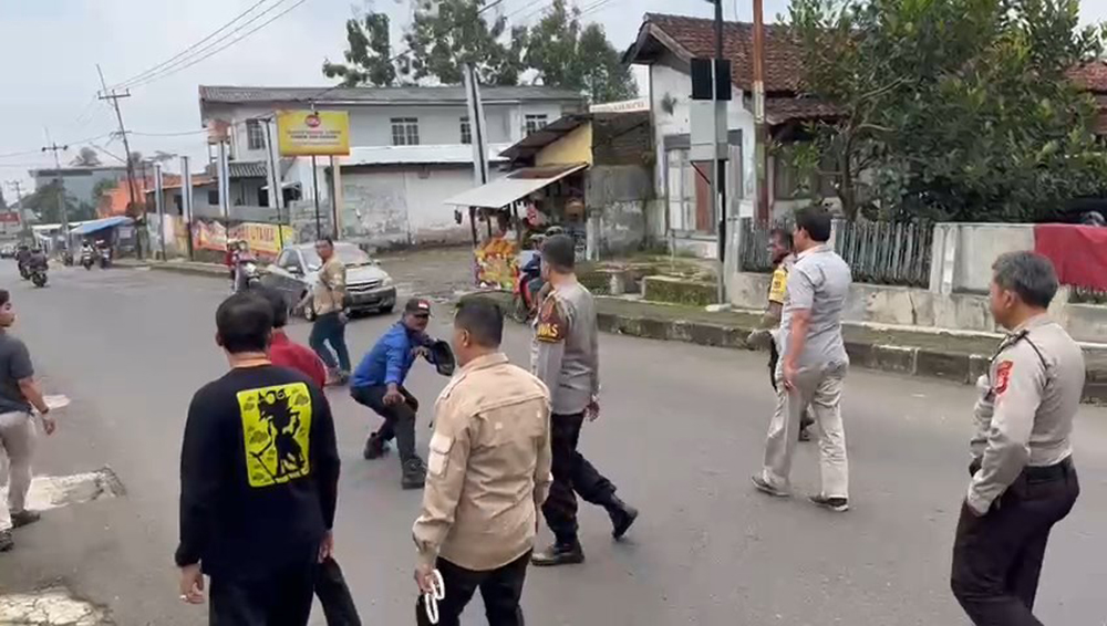 Preman Kampung Berulah di Kuningan, Keluarkan Jurus Saat hendak Ditangkap
