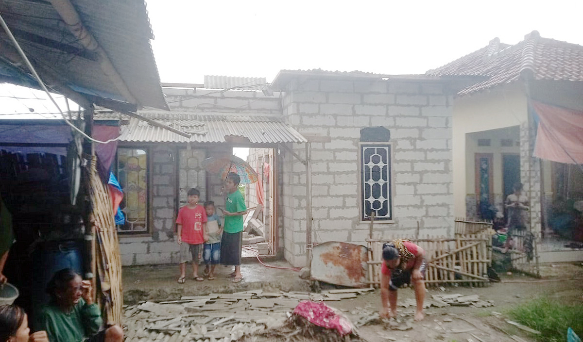 70 Rumah Rusak Akibat Puting Beliung di Indramayu, Karbol: Kejadian Pagi Ini