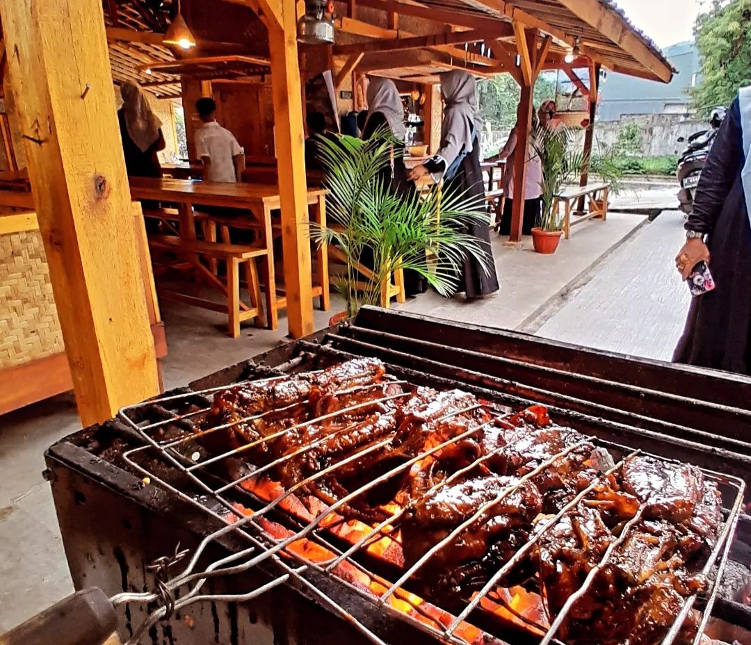 5 Rekomendasi Tempat Makan di Sumedang yang Enak dan Wajib Dicoba, Salah Satunya Sedang Viral