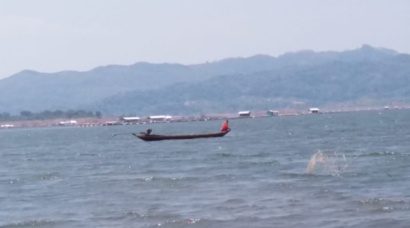 Amukan Badai dan Ombak Besar, Aktivitas Nelayan di Waduk Jatigede Terganggu