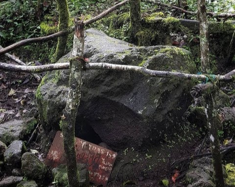 Batu Lingga Gunung Ciremai, Hilang Misterius Tahun 2000