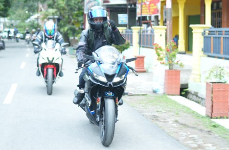 Rayakan Hari Pahlawan, R15 Club Madiun Gelar Safety Riding Coaching Clinic dan Sunmori Seru ke Telaga Ngebel