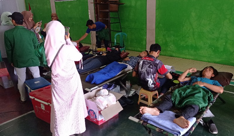 Mahasiswa IAIN Syekh Nurjati KKN di Desa Wanayasa, Akhir Kegiatan Dengan Donor Darah