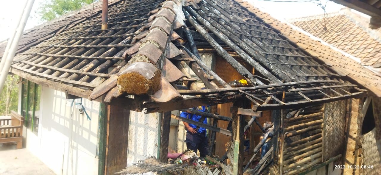Rumahnya Habis Terbakar, Timu, Warga Cimahi Kuningan Ini Butuh Bantuan Material Bangunan 