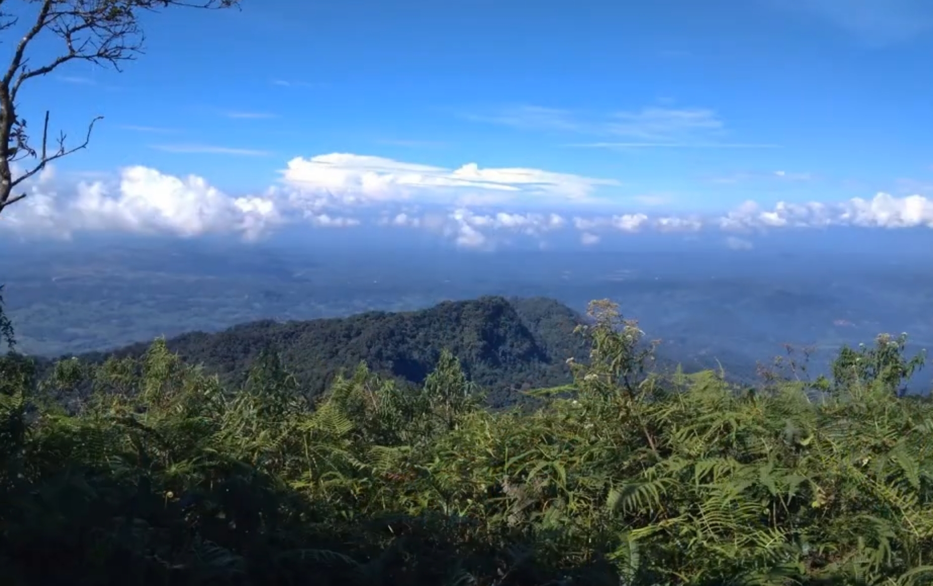 Cita-cita bisa Tercapai bila Mampu Angkat Batu Papangkuan, Aroma Mistis di Kampung Purba Selatan Kuningan