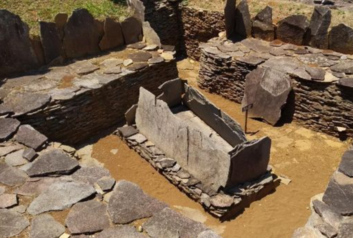 Liburan Hemat dan Seru? Coba 5 Wisata Alam Kuningan yang Lagi Hits Ini, Ada Situs Peninggalan Megalitikum!